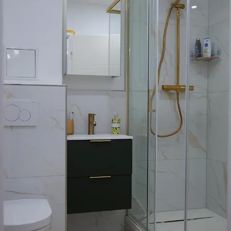 Stilvolle 2-zimmer-wohnung - Tram Vor Der Tuer - Parkplatz - Rainshower - Naehe Universitaet *