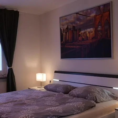 Apartment Traumhafte Mit Kingsize-bett Naehe Uni, Rheinmetall, Mercedes Mit Parkplatz