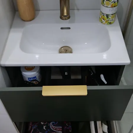 Stilvolle 2-zimmer-wohnung - Tram Vor Der Tuer - Parkplatz - Rainshower - Naehe Universitaet Lägenhet