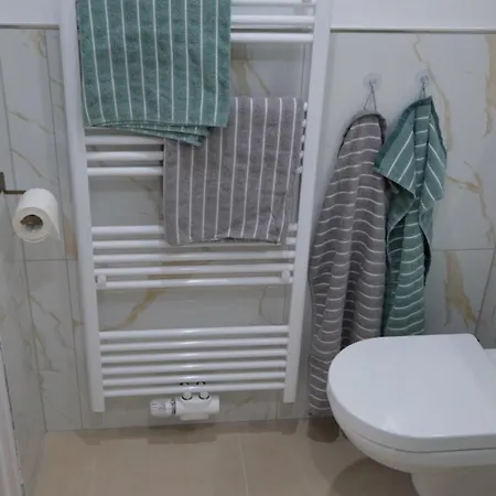 Stilvolle 2-zimmer-wohnung - Tram Vor Der Tuer - Parkplatz - Rainshower - Naehe Universitaet Apartman Kassel